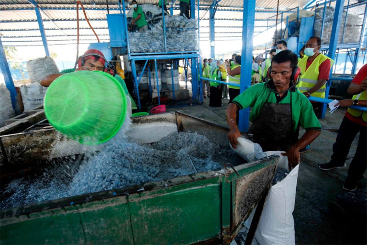 Plastik Hasil Daur Ulang Akan Diberi Label Prioritas di Pengadaan Barang Pemerintah