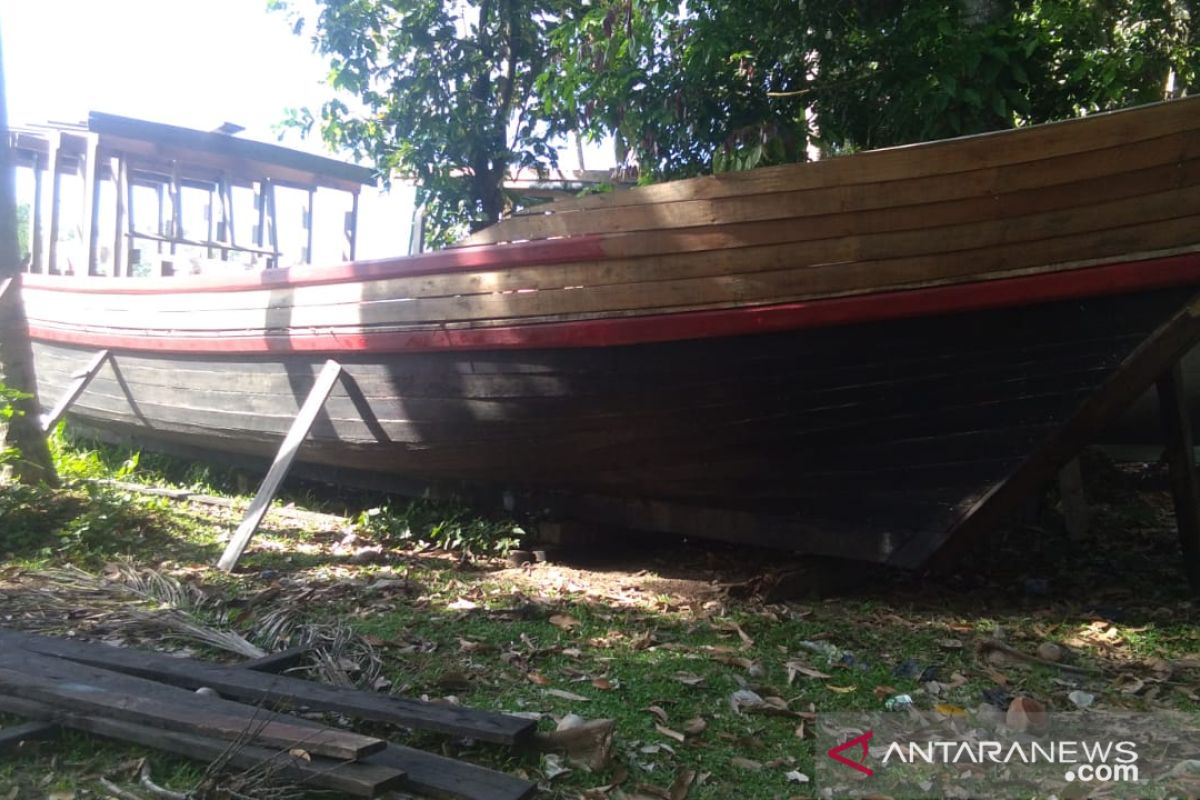 Illegal shipyard operates in Lengayang Pesisir Selatan, Investment Office: He never got a permit