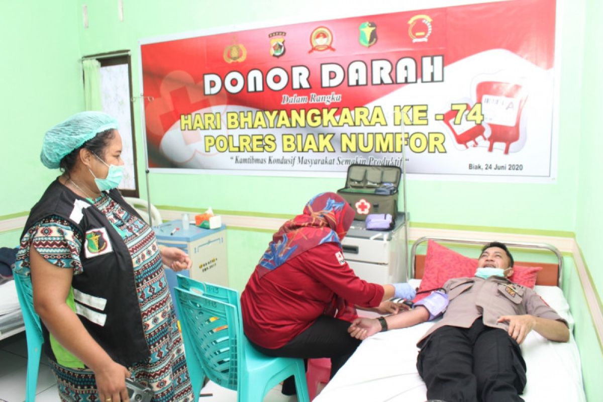 Polres Biak gelar donor darah sambut HUT Bhayangkara ke-74