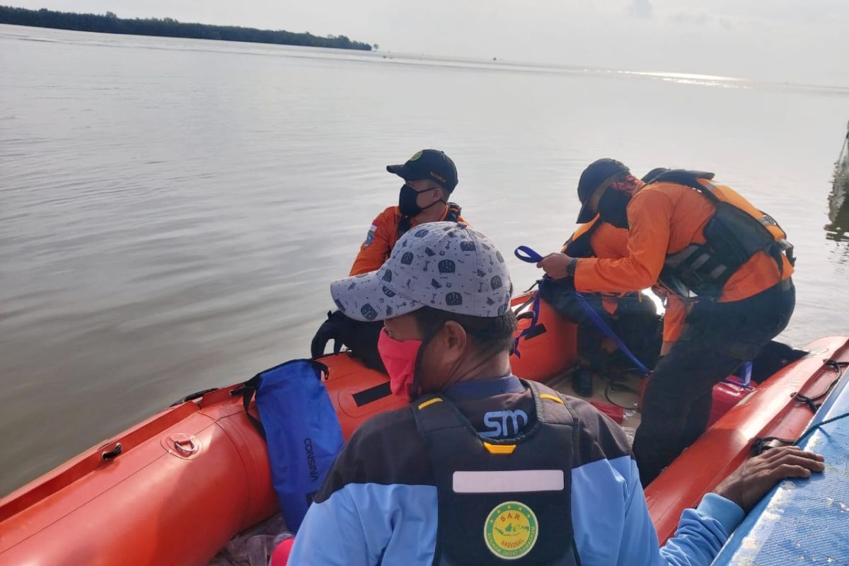 Niat ambil ember di perahu sambil naik sepotong gabus, justru wanita penjual ikan kecemplung ke laut hingga tewas