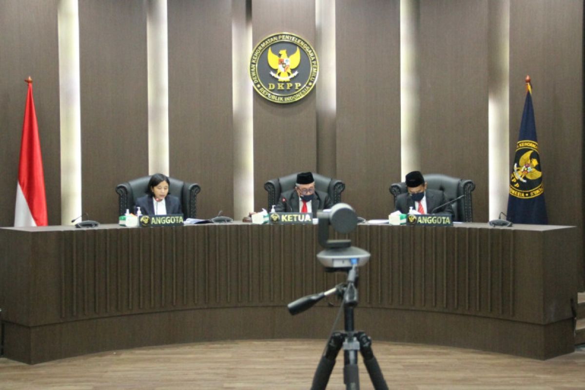 Sidang etik DKPP, empat komisioner KPU disanksi peringatan