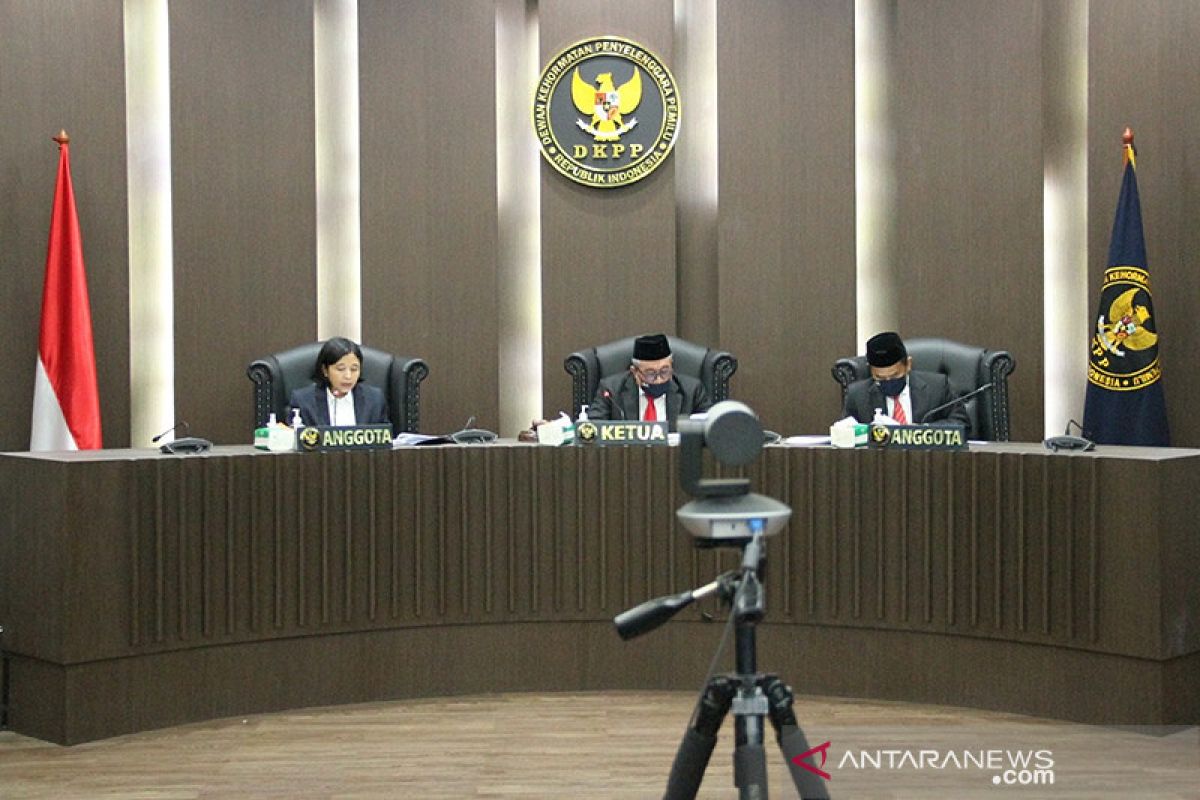 Sidang etik, DKPP berhentikan 2 penyelenggara pemilu