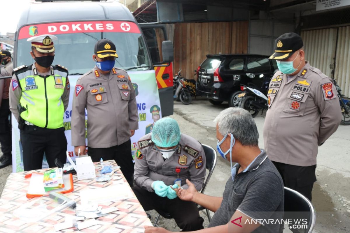 Polda Sulteng lakukan rapid test acak di dua pasar Kota Palu