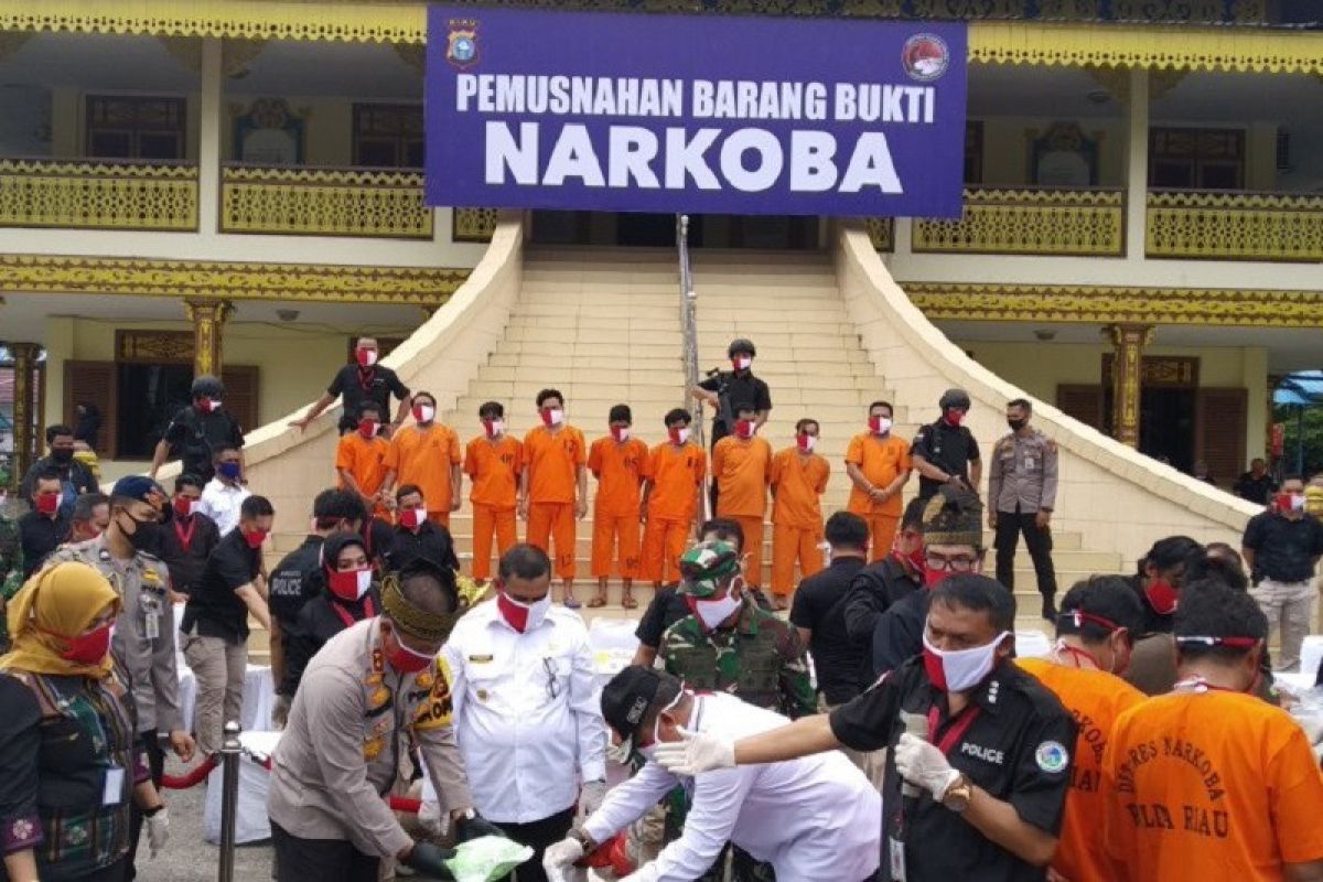 Kepolisian Daerah Riau musnahkan narkoba  miliaran rupiah