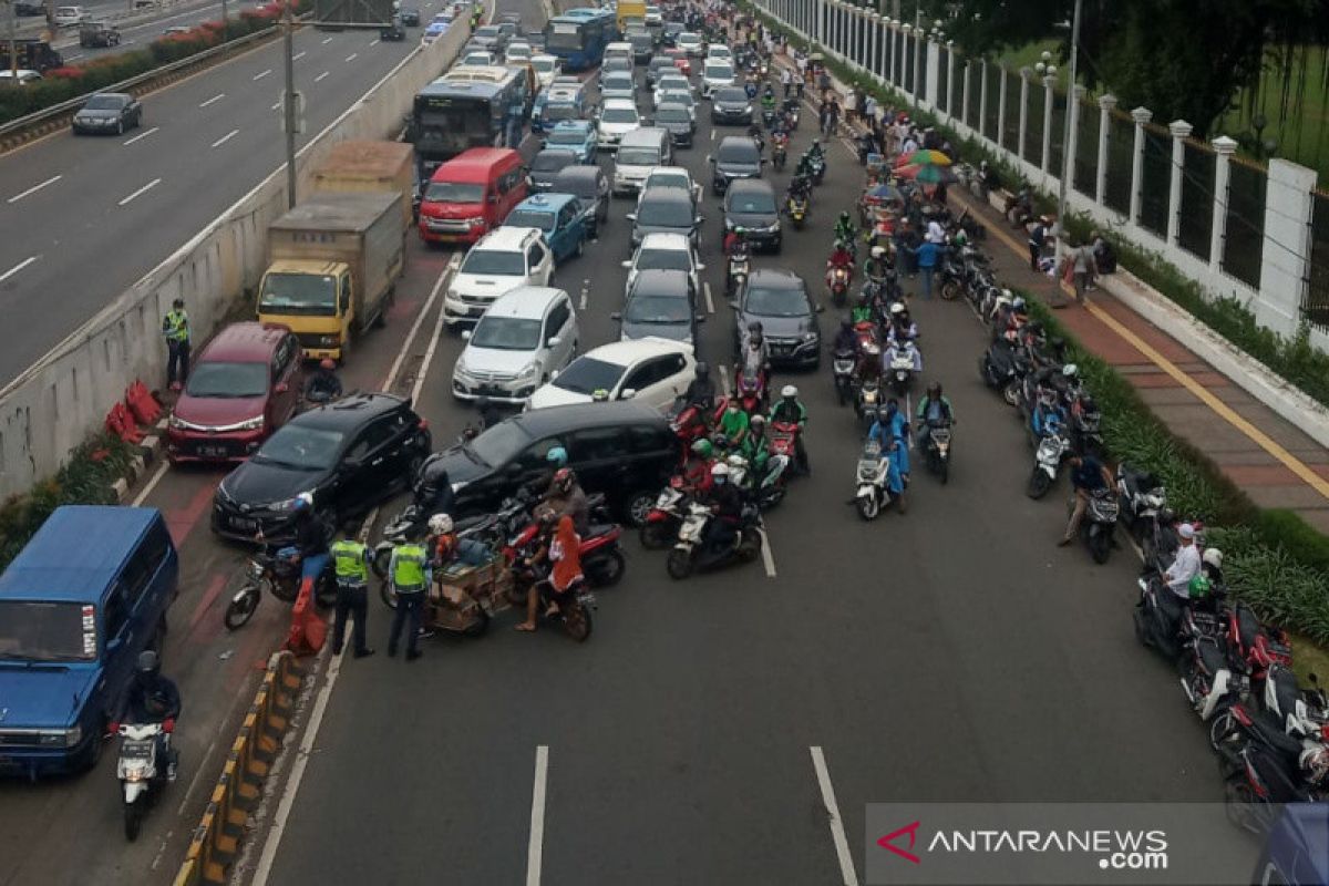 Pengalihan rute TransJakarta ditambah akibat demo FPI