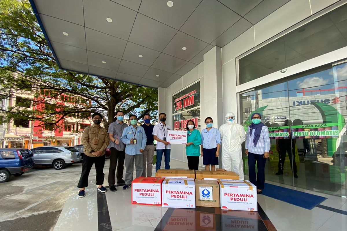 Pertamina donates personal protective gear to two Kupang hospitals