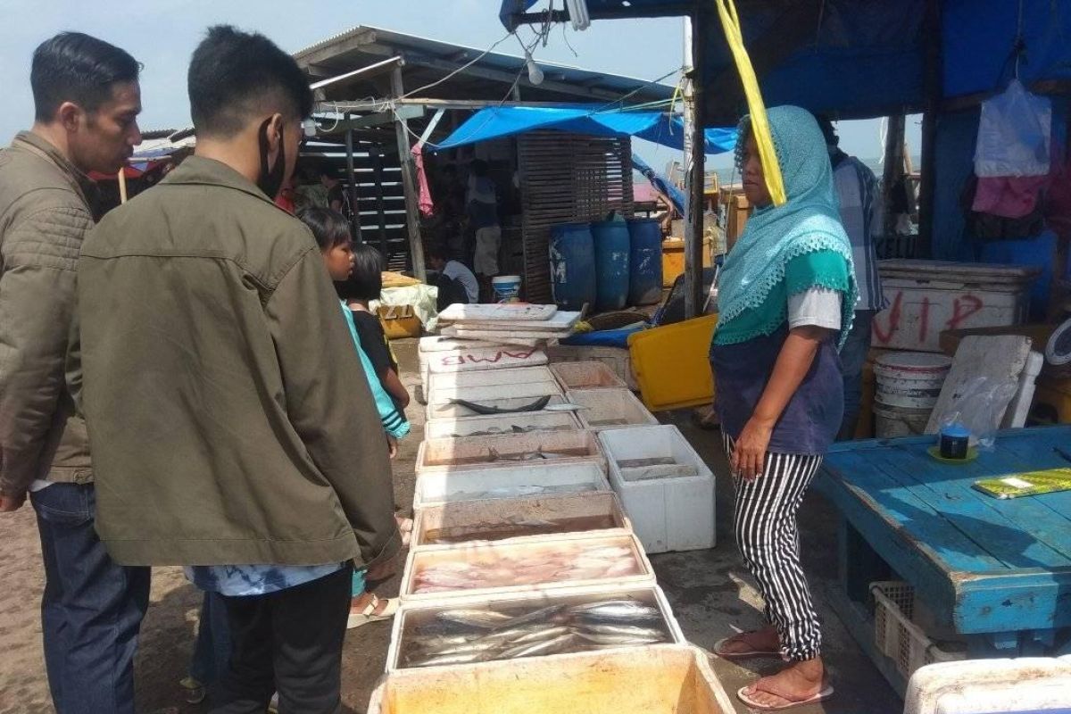 Akibat cuaca buruk, pasokan ikan laut di Lebak menipis