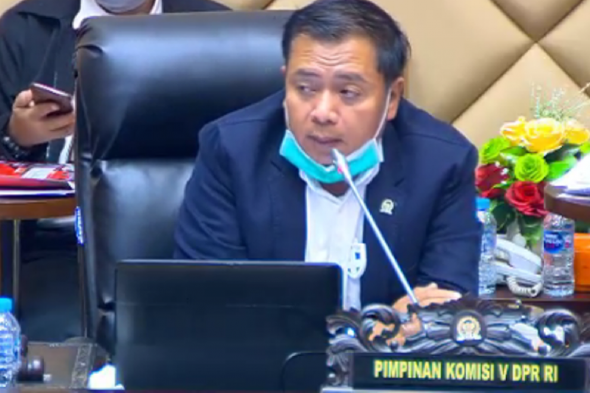 Ketua Komisi V DPR RI perjuangkan jembatan Kapuas Tiga Belitang