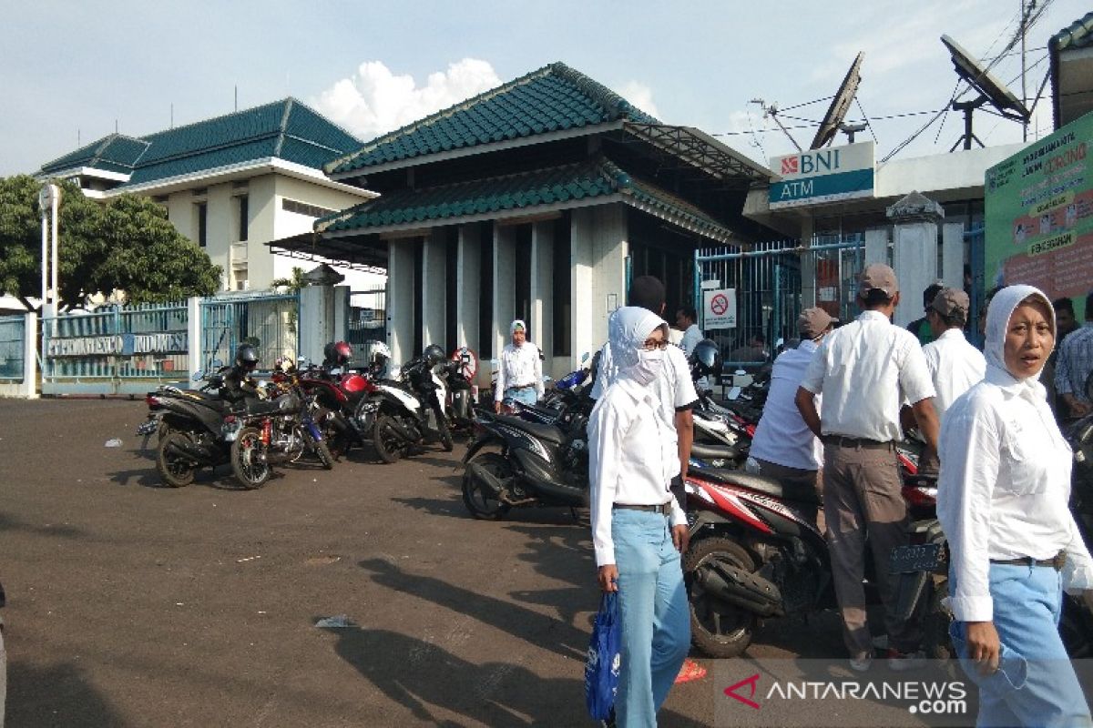 Puluhan karyawan Primatexco  Batang tuntut uang bonus