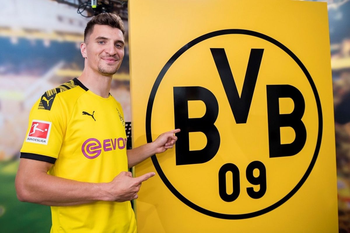 Dortmund resmi gaet Meunier dari PSG