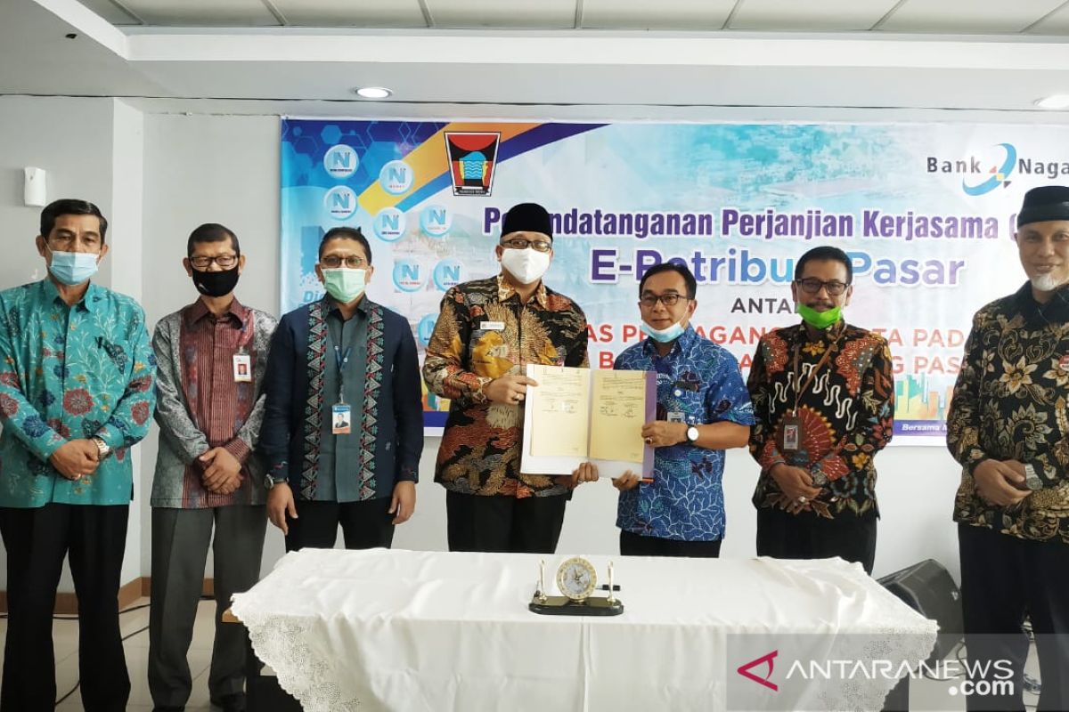 Bank Nagari dan Pemkot Padang tandatangani perjanjian kerja sama e-retribusi pasar