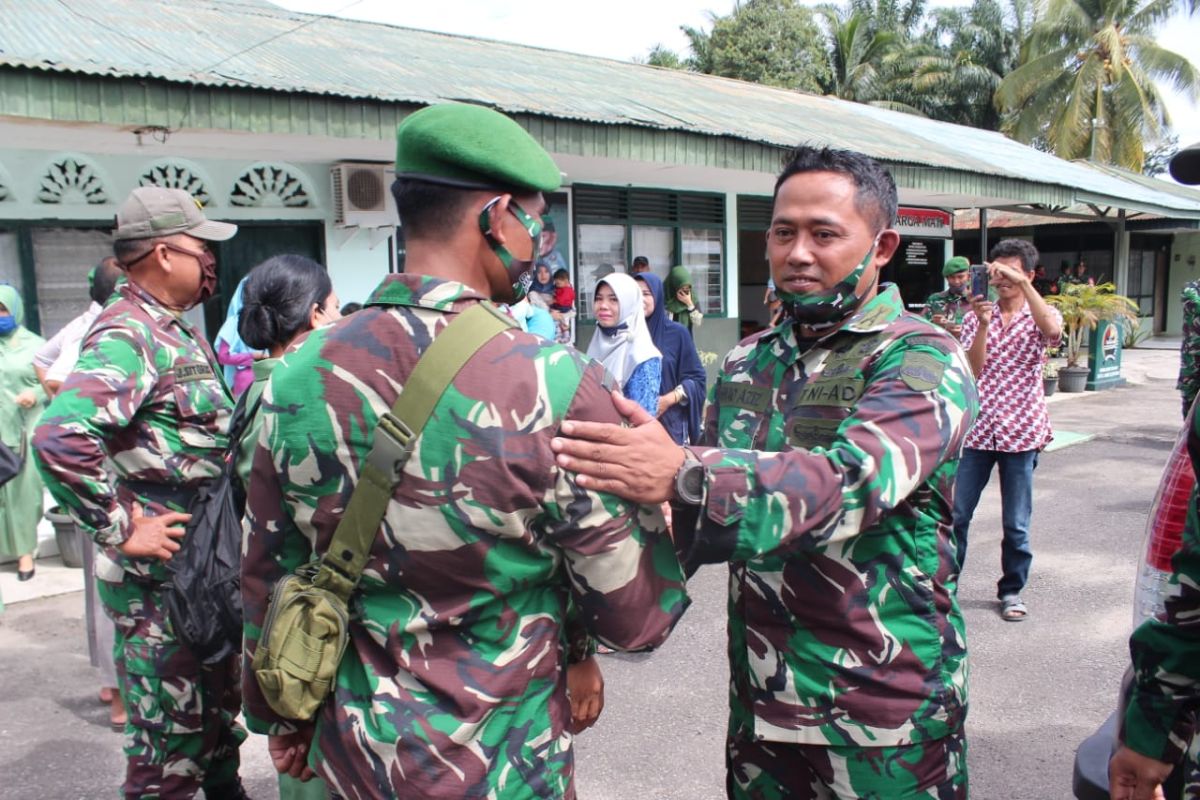 Lima anggota Kodim 0305/Pasaman Barat ke Papua misi operasi teritorial satu tahun