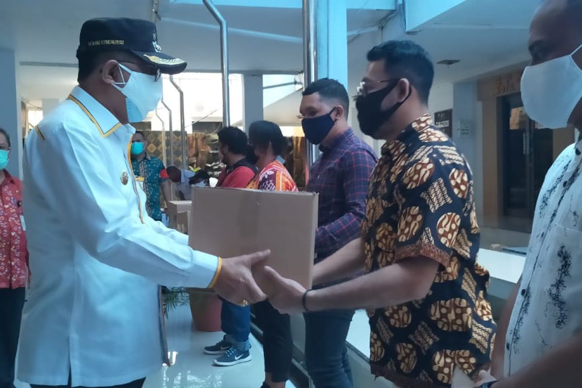 1.190 pekerja ekraf dan pariwisata di Ambon terima bantuan Balasa