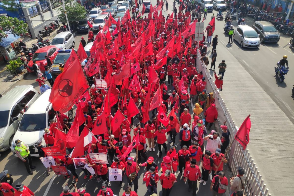 Massa PDIP ingin pelaku pembakar bendera partai ditangkap