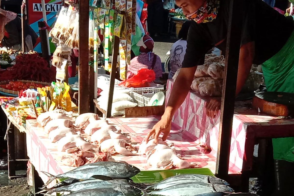 Harga ikan segar di pasar Ambon turun