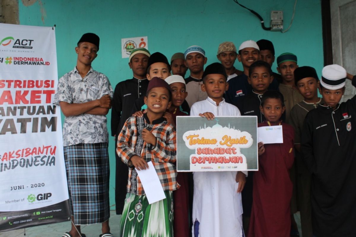 ACT Maluku santuni 100 anak yatim piatu di pondok pesantren desa Liang