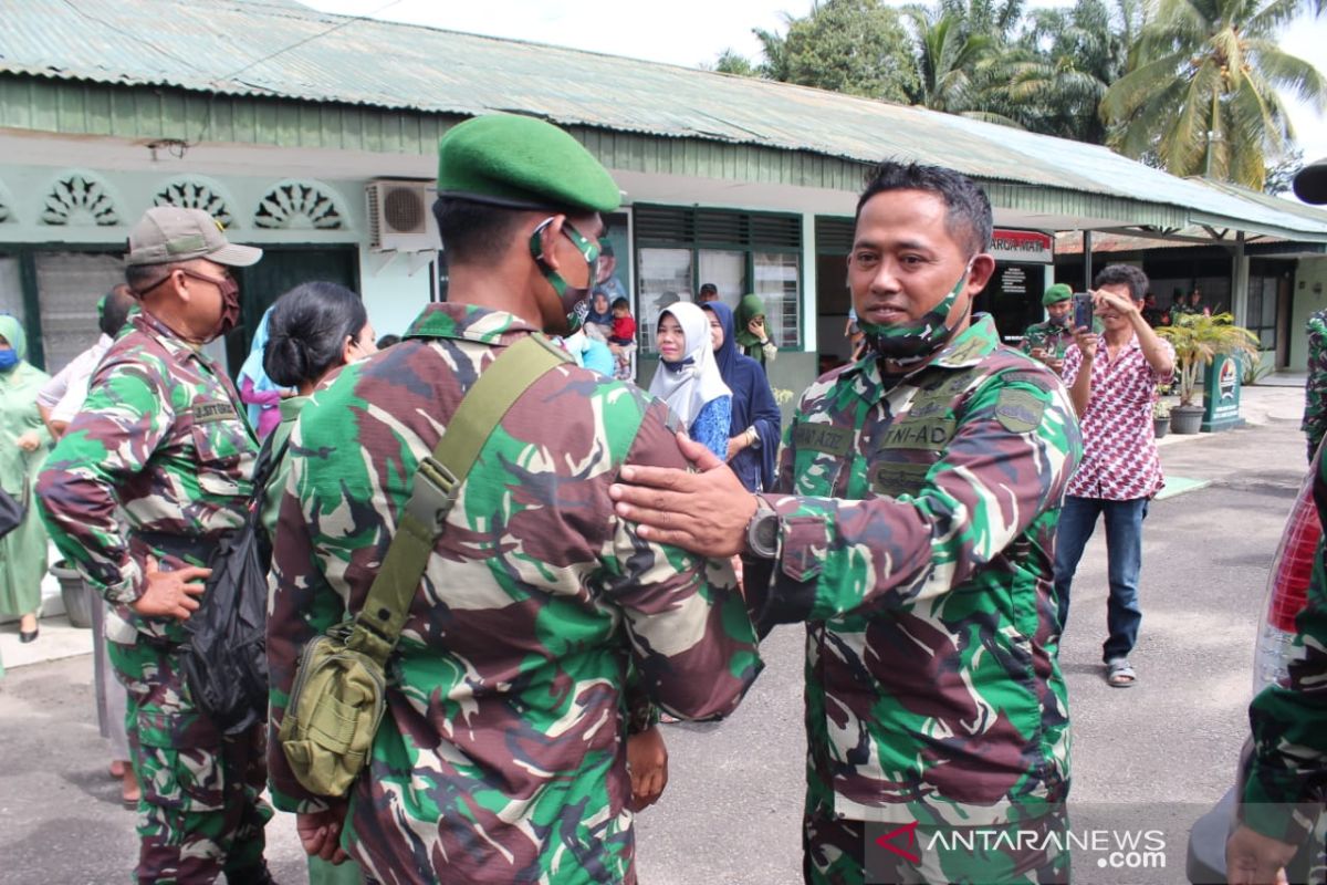 Lima orang personil Kodim 0305 Pasaman ditugaskan ke Papua