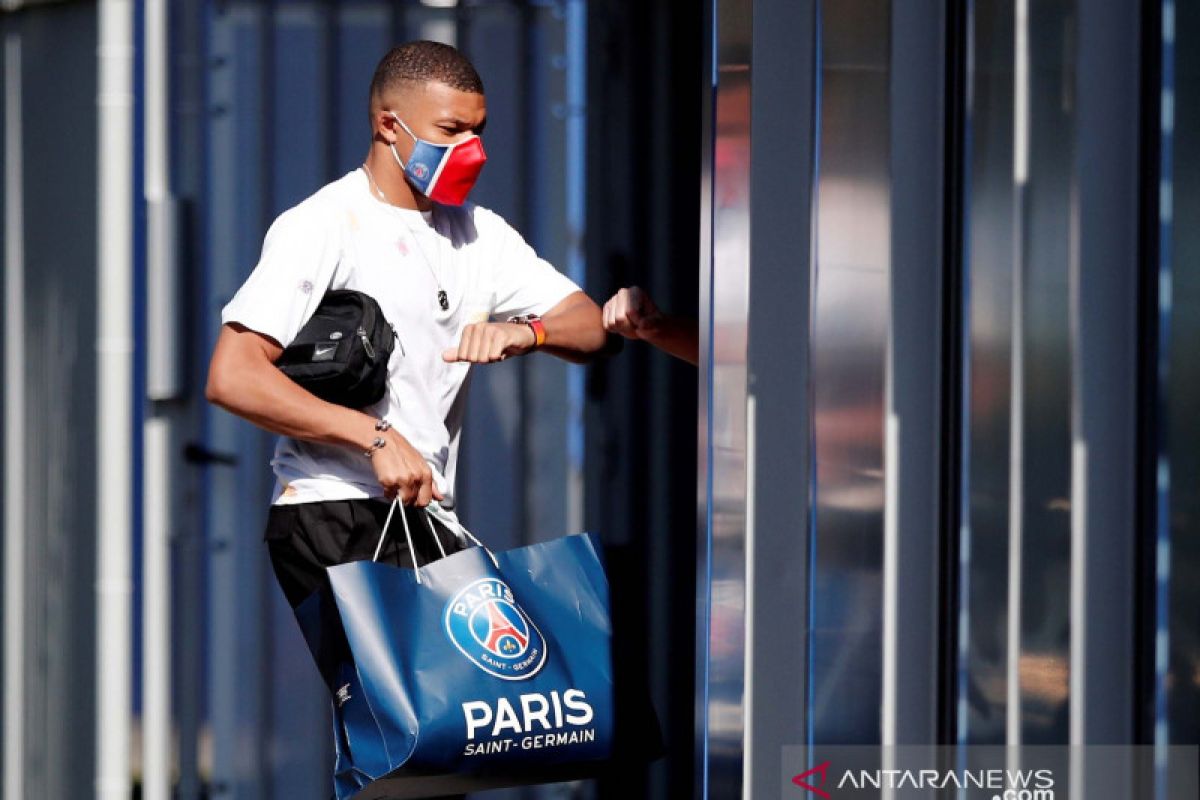 Kylian Mbappe bertahan di PSG