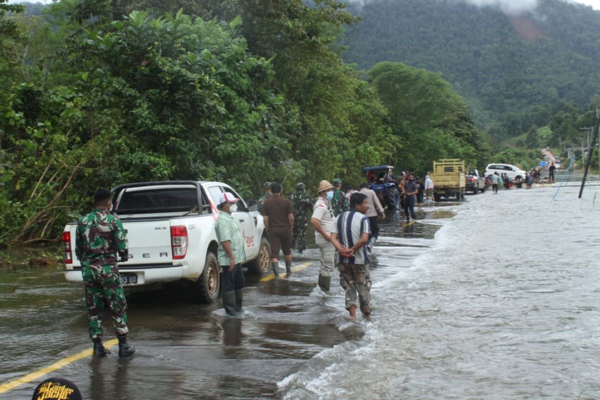 Akses jalan menuju desa terisolasi di Konawe Utara mulai terbuka