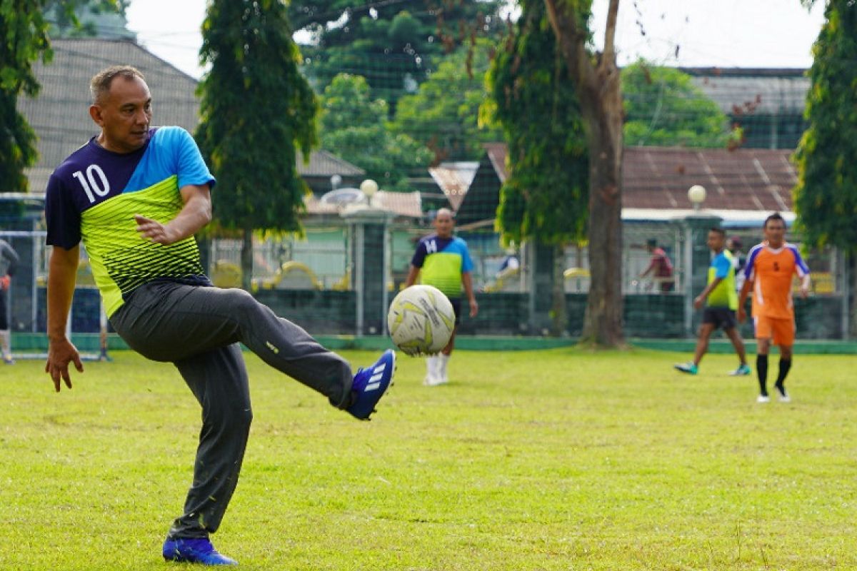 Brigjen TNI M Zulkifli, olah bola di kampung halaman