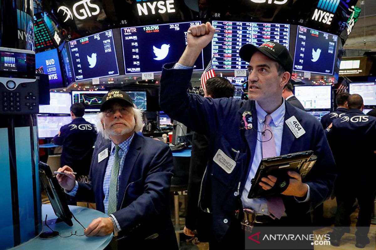 Wall Street ditutup bervariasi, Indeks Dow Jones merosot 62,76 poin