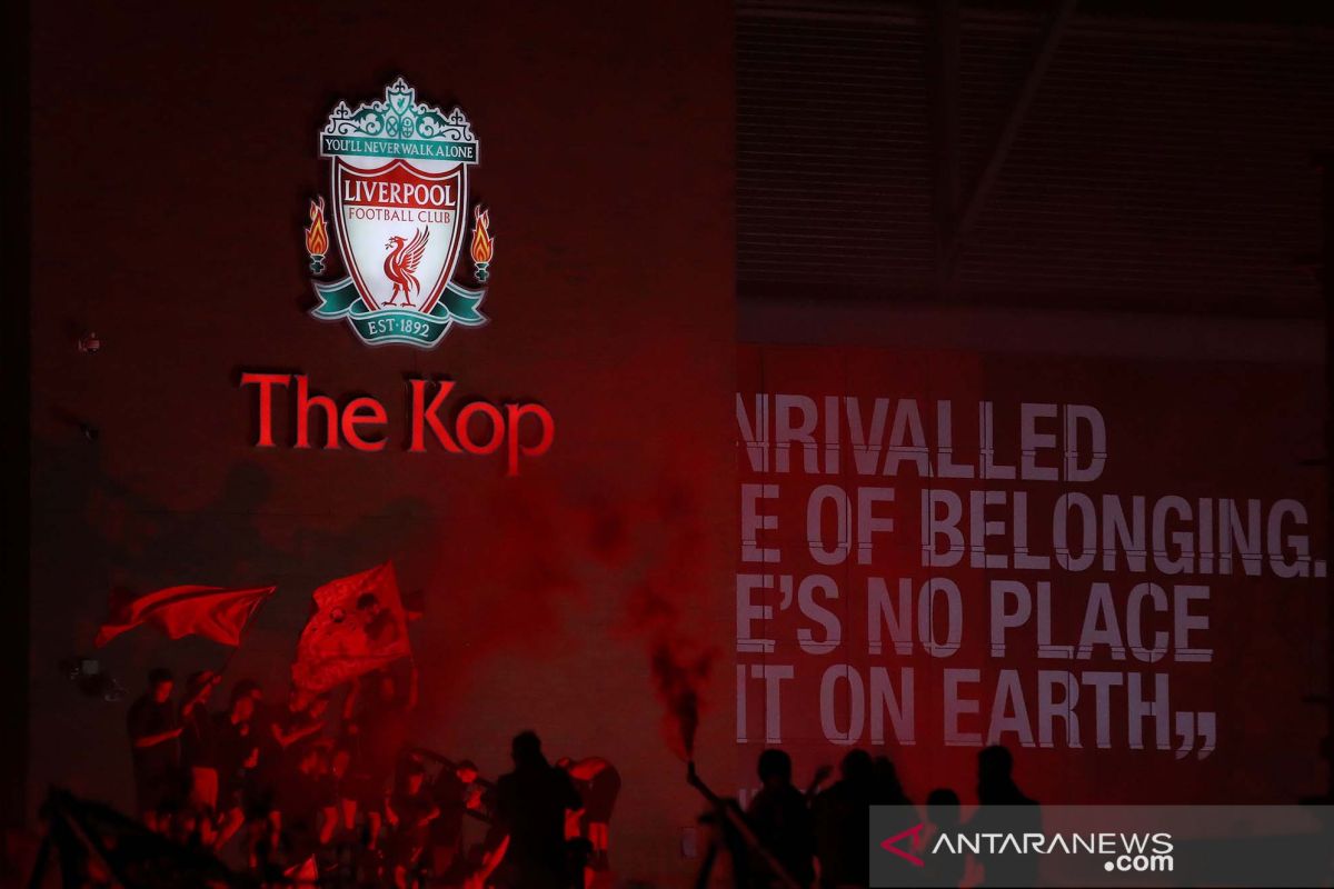 Ribuan fans Liverpool merahkan kota di tengah pandemi COVID-19
