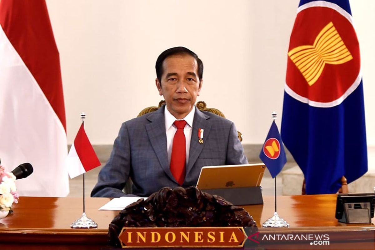 Jokowi meminta para menteri membuat terobosan untuk mengatasi pandemi COVID-19