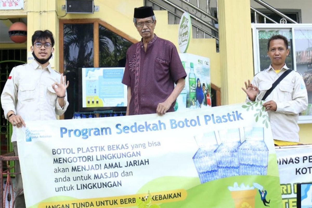 Sedekah Botol Plastik: Sinergi Komunitas Plastik Untuk Kebaikan dengan Dewan Kemakmuran Masjid dan Sekolah