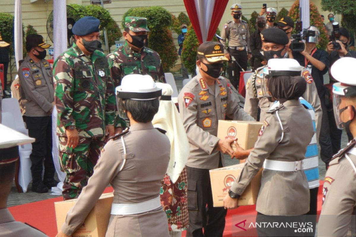 Polri-TNI distribusi 600 ribu sembako ke masyarakat terdampak pandemi