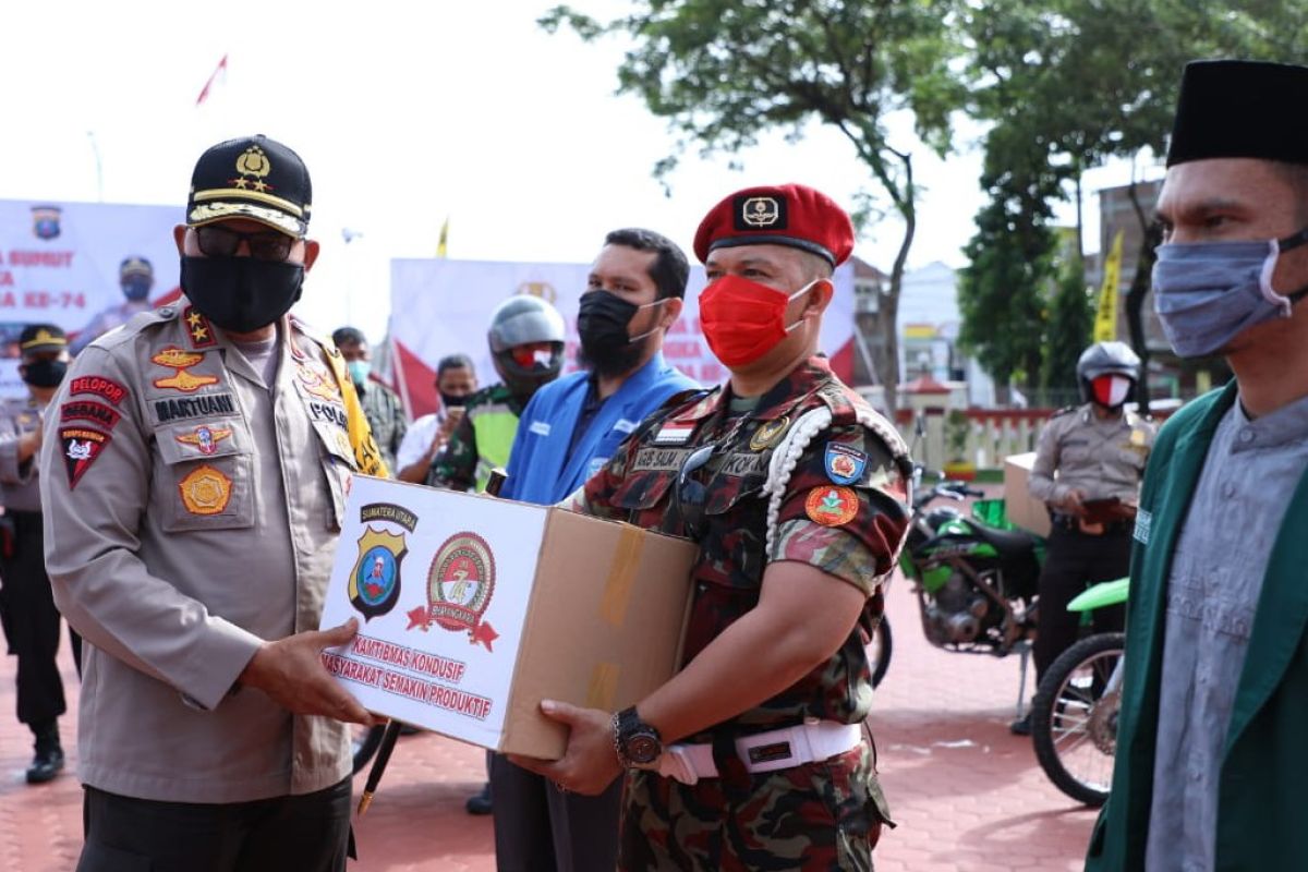 Polda Sumatera Utara serahkan 1.000 paket sembako pada lima elemen