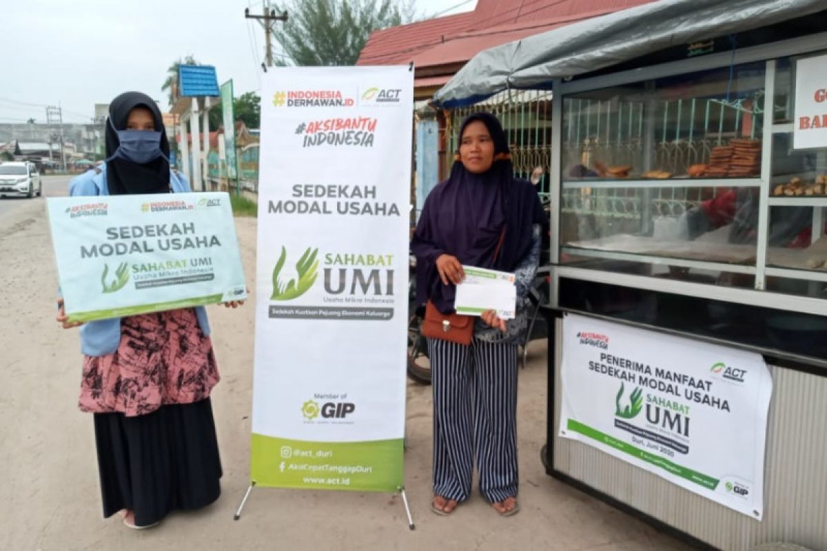 Gandeng ACT Duri, Mahasiswa Kukerta UNRI salurkan bantuan modal ke UMKM