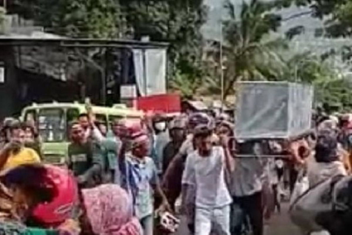 DPRD Maluku prihatin peristiwa keluarga ambil paksa jenazah COVID -19