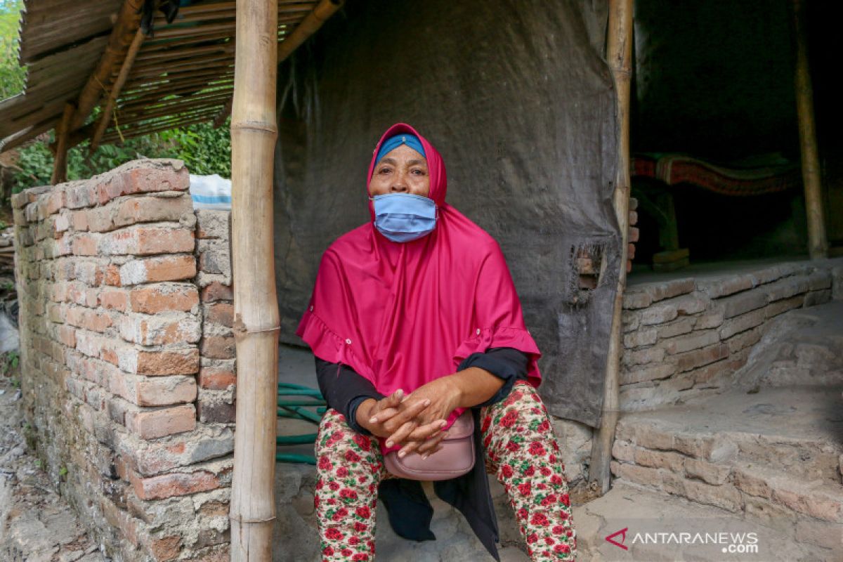 Lombok Barat akan merehabilitasi 900 rumah warga tidak layak huni