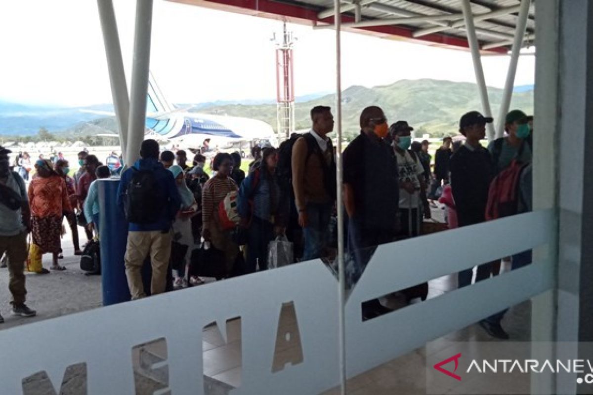 Pemkab Jayawijaya wajibkan seluruh penumpang pesawat tes cepat ulang