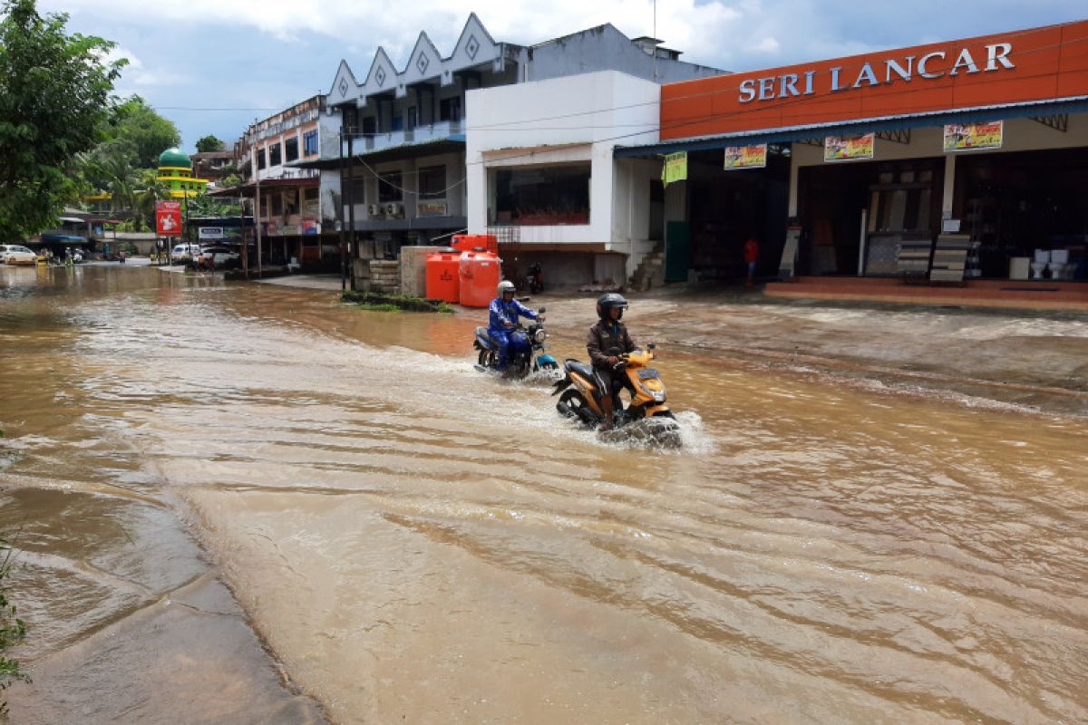 14 titik banjir di Tanjungpinang belum terselesaikan