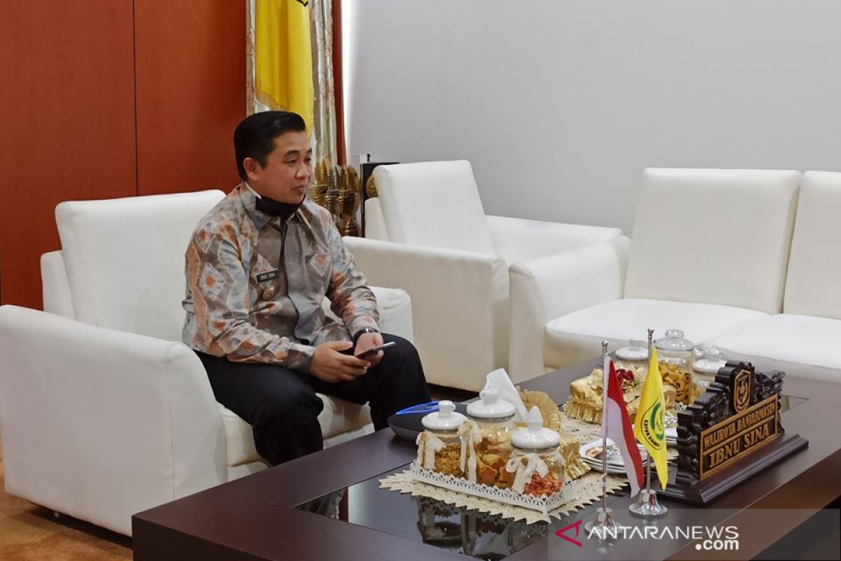 Wali Kota Banjarmasin H Ibnu Sina membuka kegiatan diskusi publik virtual