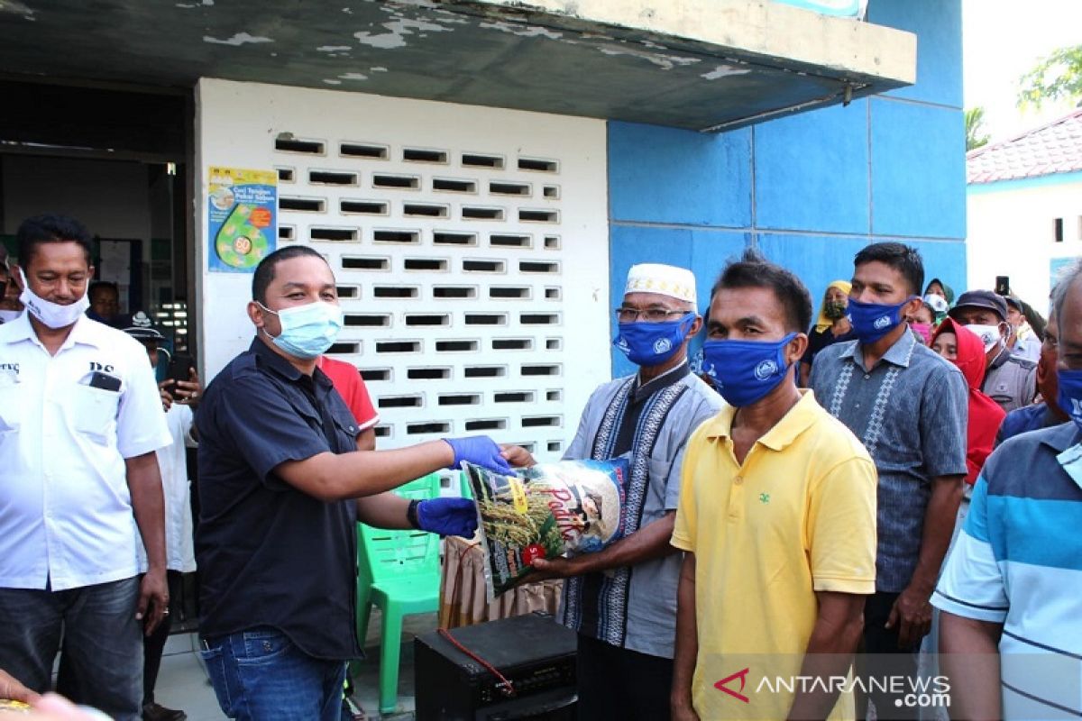 Bupati Tapteng salurkan benih padi kepada kelompok tani