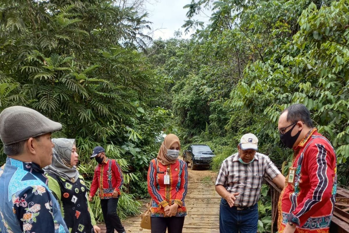 Komisi III Dewan Tabalong tinjau infrastruktur Desa Burum