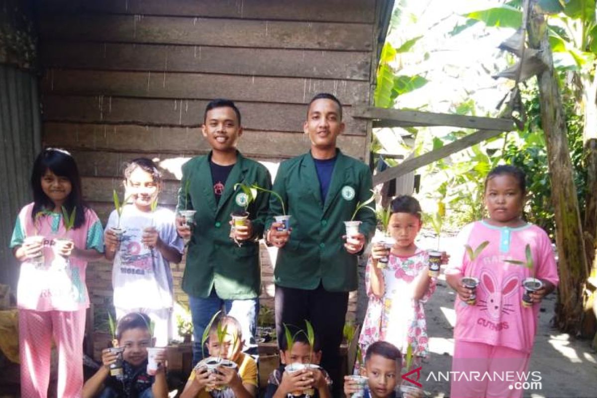 Mahasiswa Polbangtan Medan kenalkan dunia pertanian ke anak-anak Labura