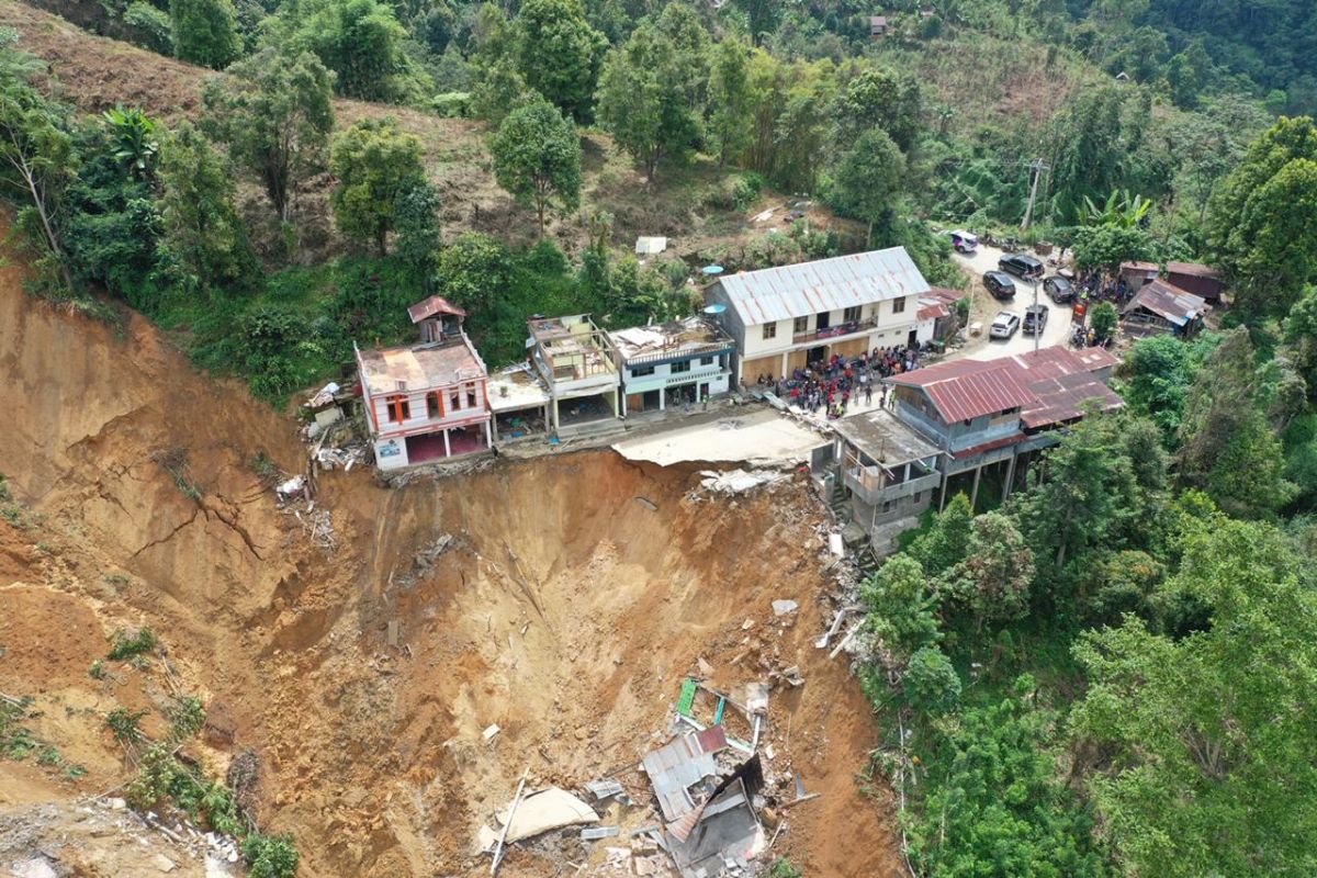 Alih fungsi lahan diduga sebabkan longsor poros Palopo-Toraja, Sulsel