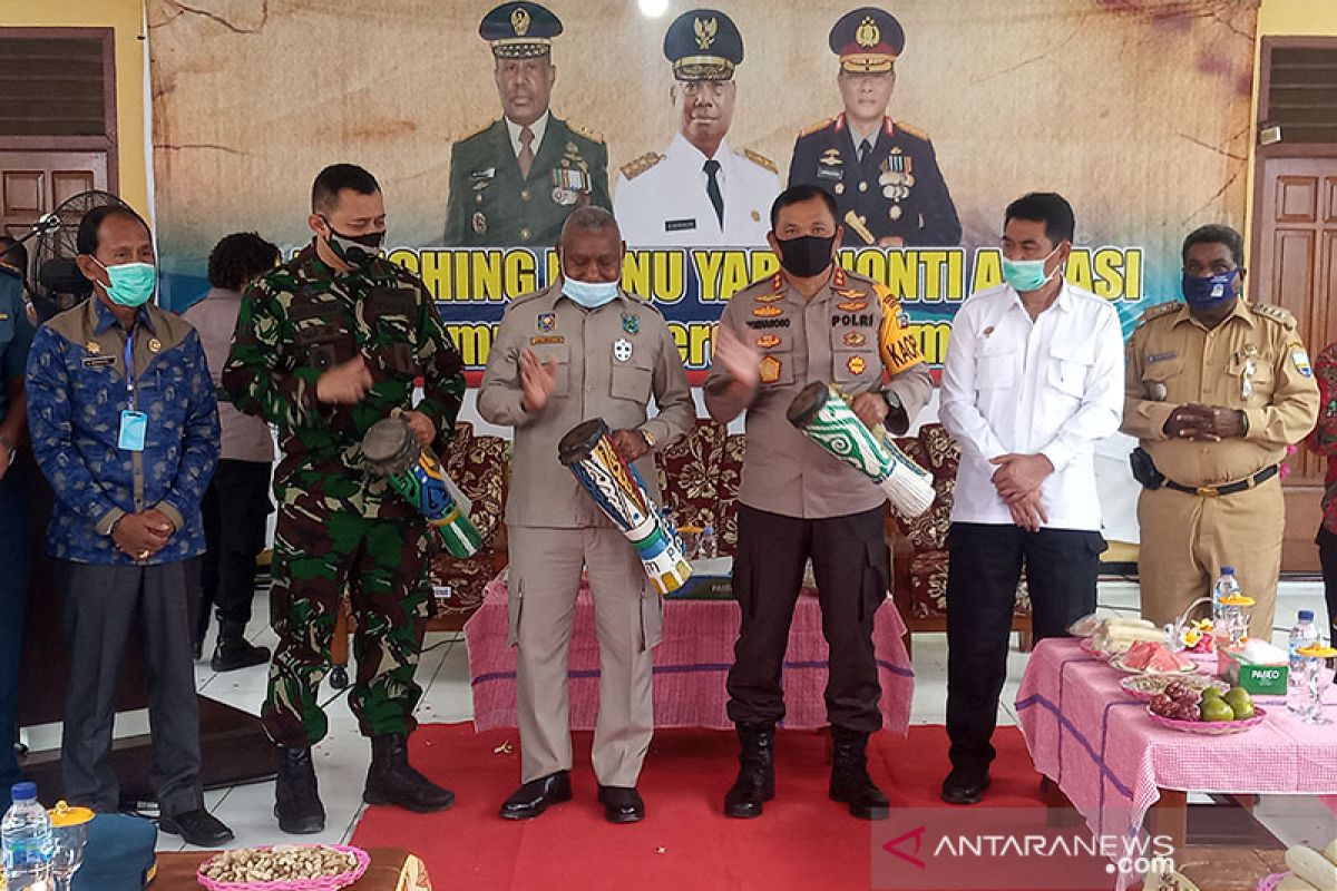 Polda Papua Barat luncurkan 13 kampung tangguh COVID-19