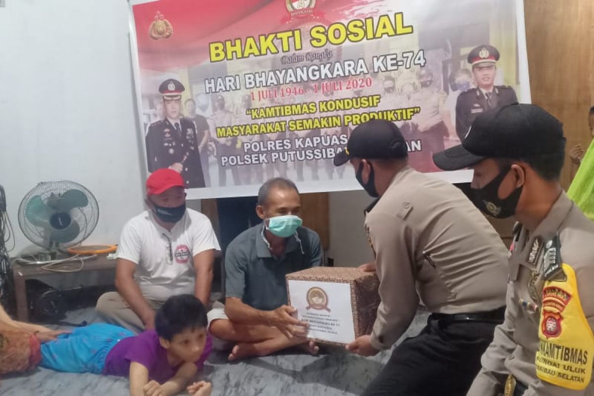 Polisi bantu keluarga penderita penyakit retardasi mental dan hidrosefalus