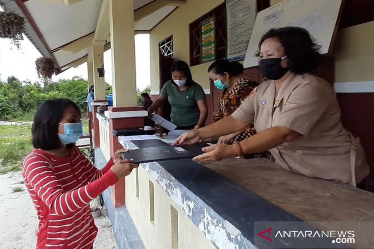 Sekolah di Gumas terapkan protokol kesehatan saat pembagian rapor