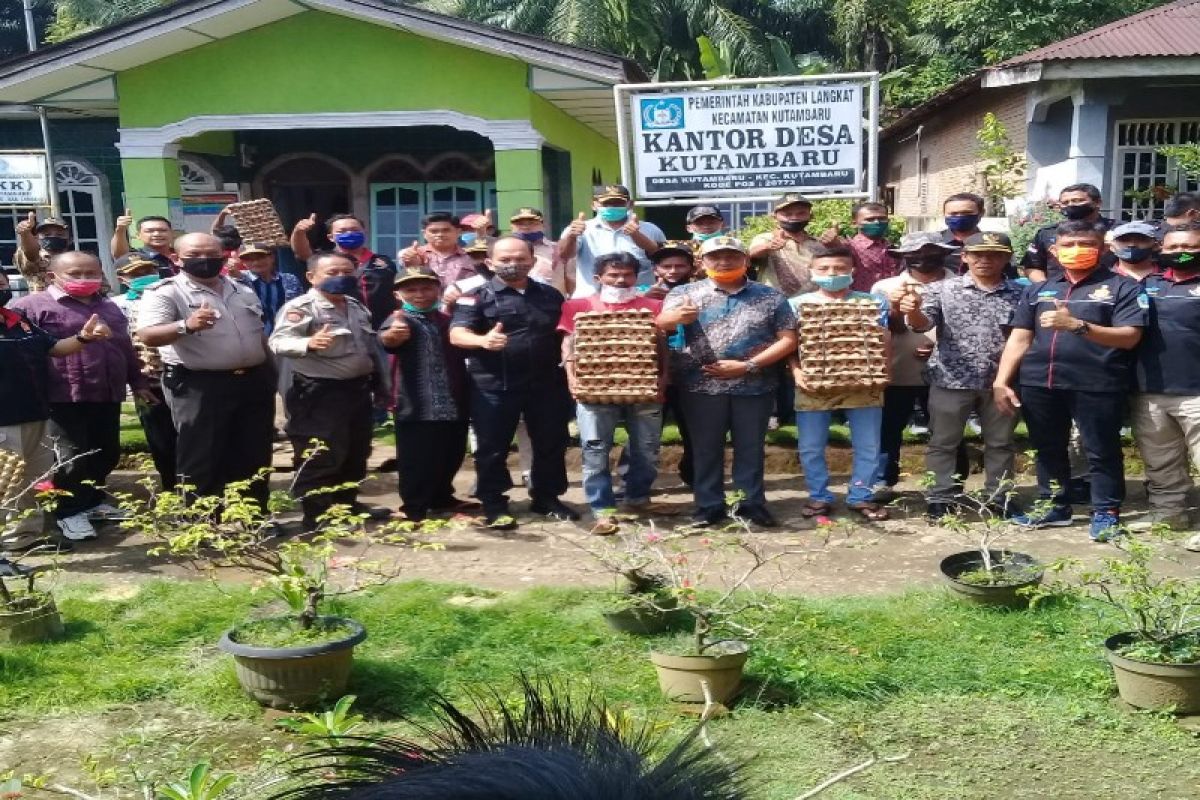 Polres Langkat sambut HUT Bhayangkara berikan bantuan buat dua desa