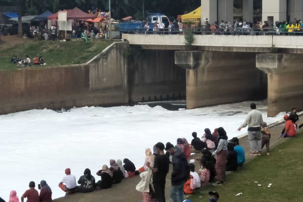 Ada pemandangan unik sungai 