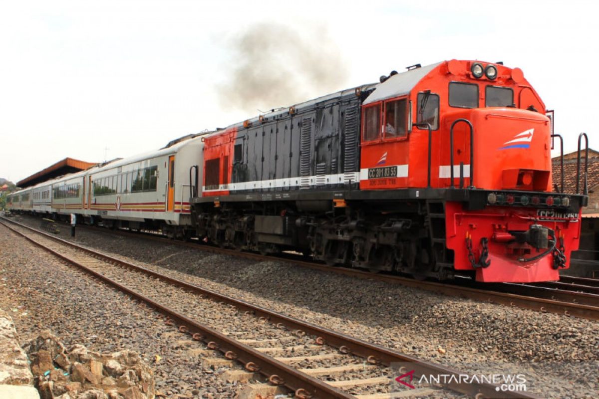 Tiga kereta api jarak jauh tetap beroperasi hingga 31 Juli 2020