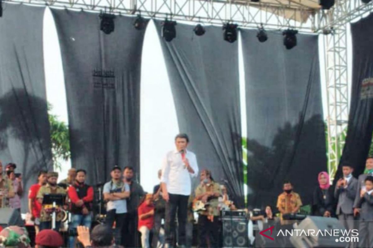 Rhoma Irama memberikan klarifikasi soal penampilannya pada acara khitanan