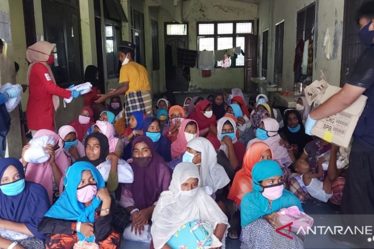 PMI salurkan paket bantuan untuk pengungsi Rohingya terdampar di Aceh