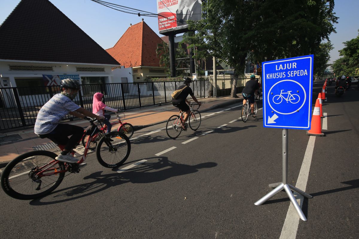 Jalan Tunjungan Surabaya  ditambah lajur khusus bersepeda malam hari