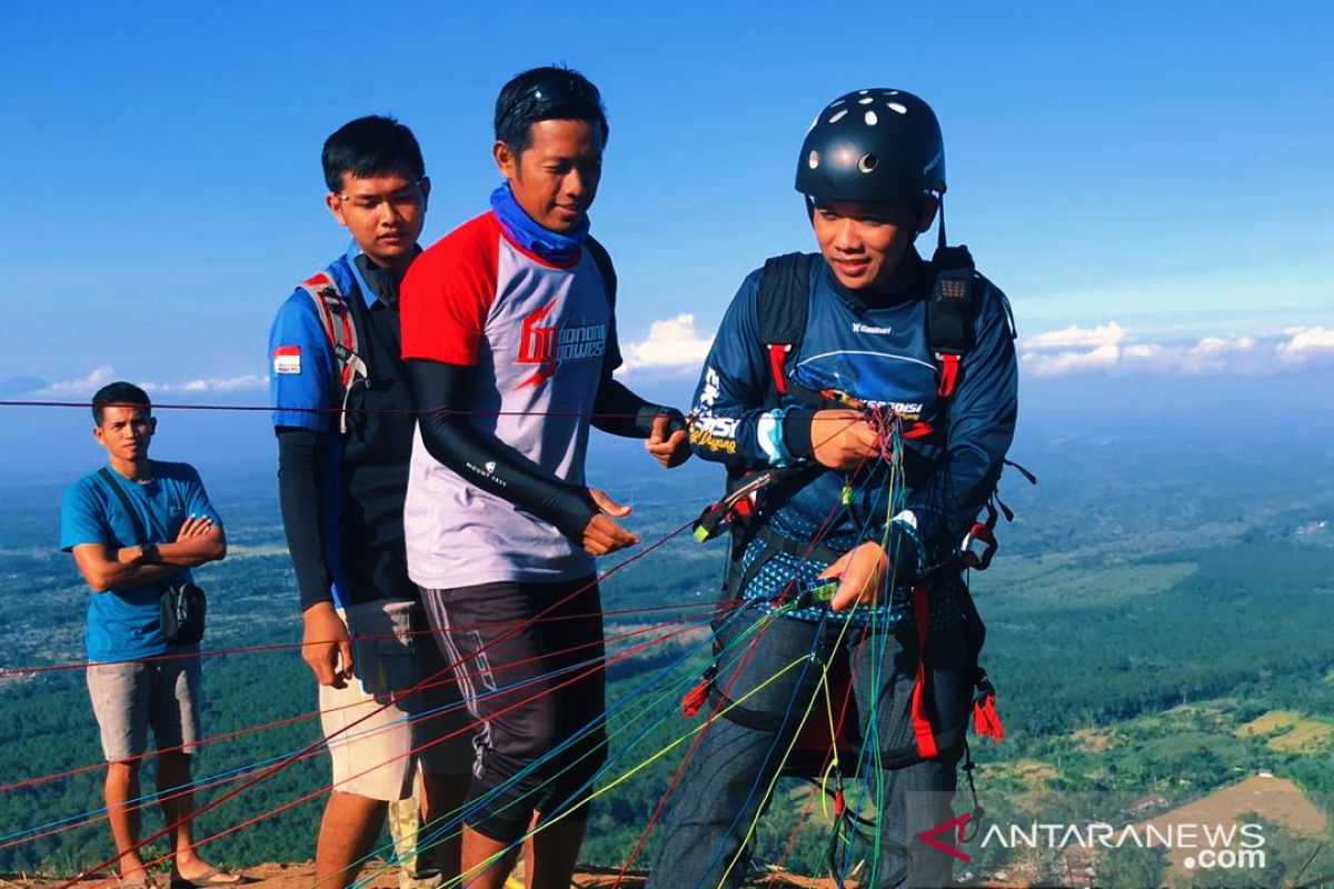 Gunung Wayang diproyeksikan jadi objek wisata paralayang pertama di Lumajang